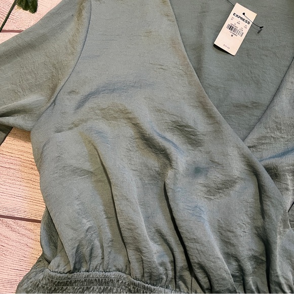 EXPRESS Cascading Sleeve Surplice Top - Picture 10 of 16